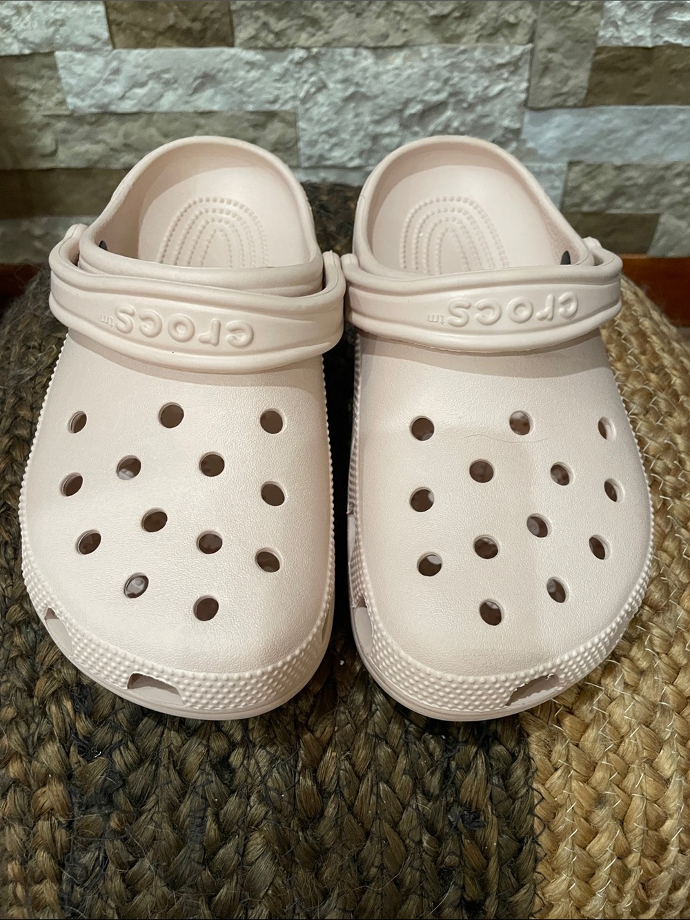 CROCS Classic Clog in Pale Pink Sz 7 - Picture 3 of 9